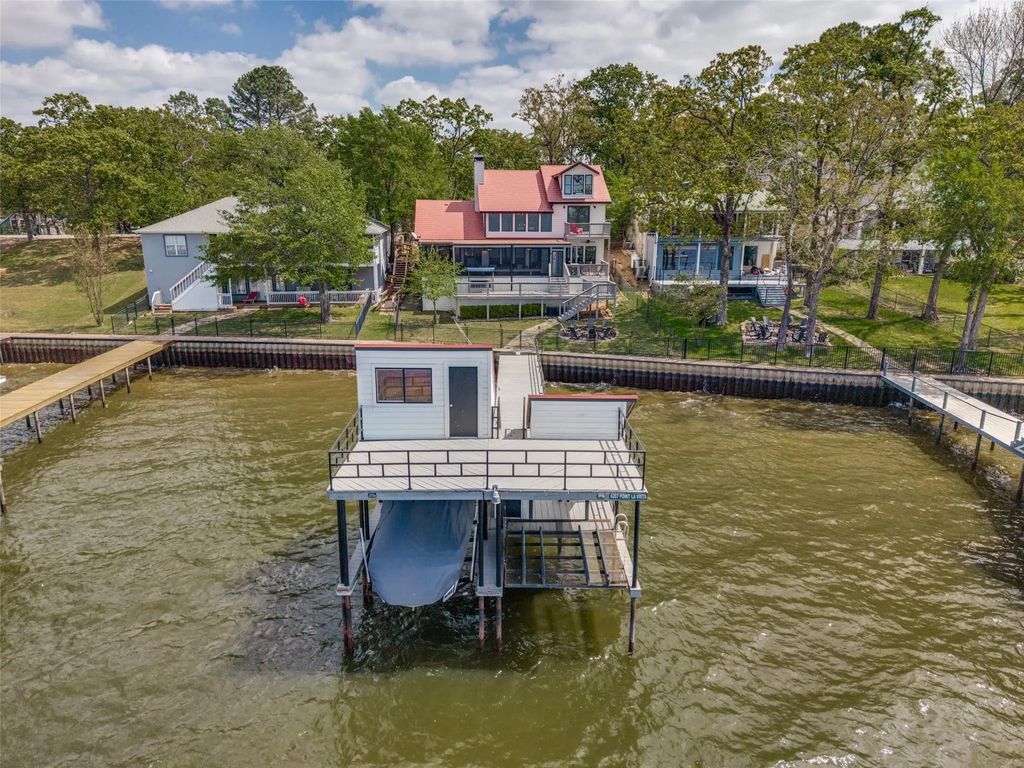 6207 Point Lavista, Malakoff