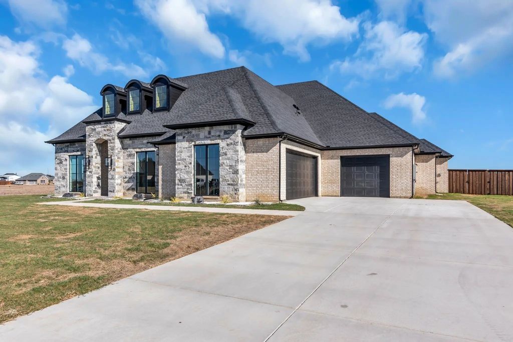 10640 Millet Lane, Venus