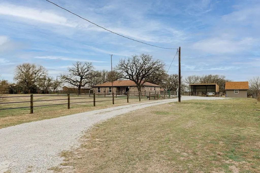 158 County Road 3351, Paradise