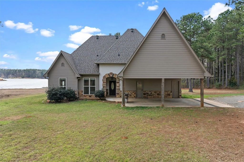 279 Lake Road, Plain Dealing