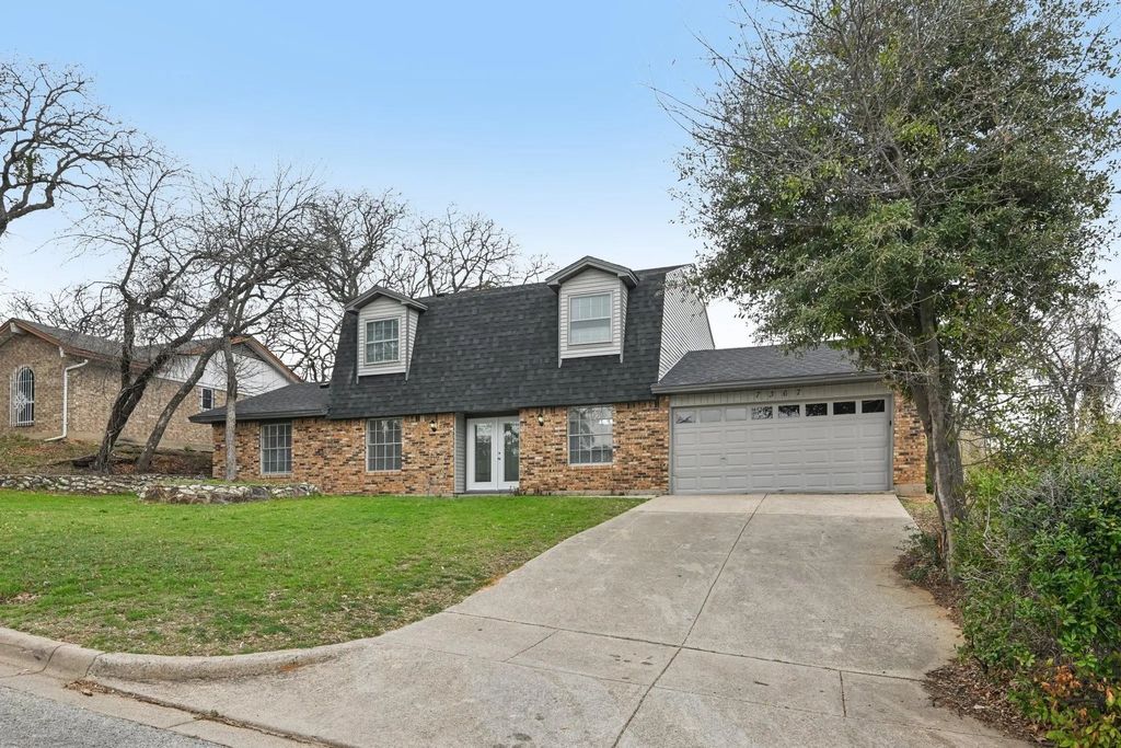 7367 Greenacres Drive, Fort Worth