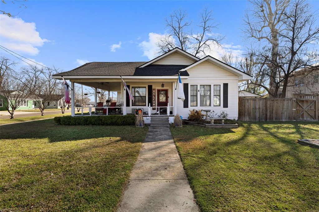 217 N Montgomery Street, Gilmer