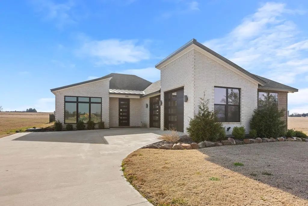 186 Desert Mountain Drive, Gordonville