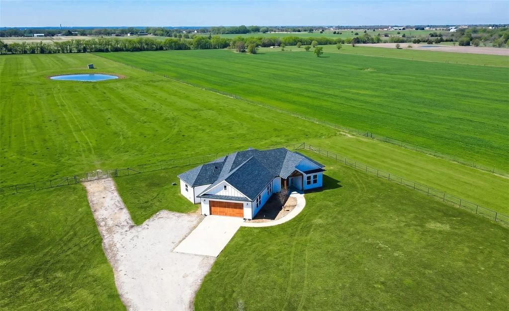 2415 Bucksnort Road, Van Alstyne