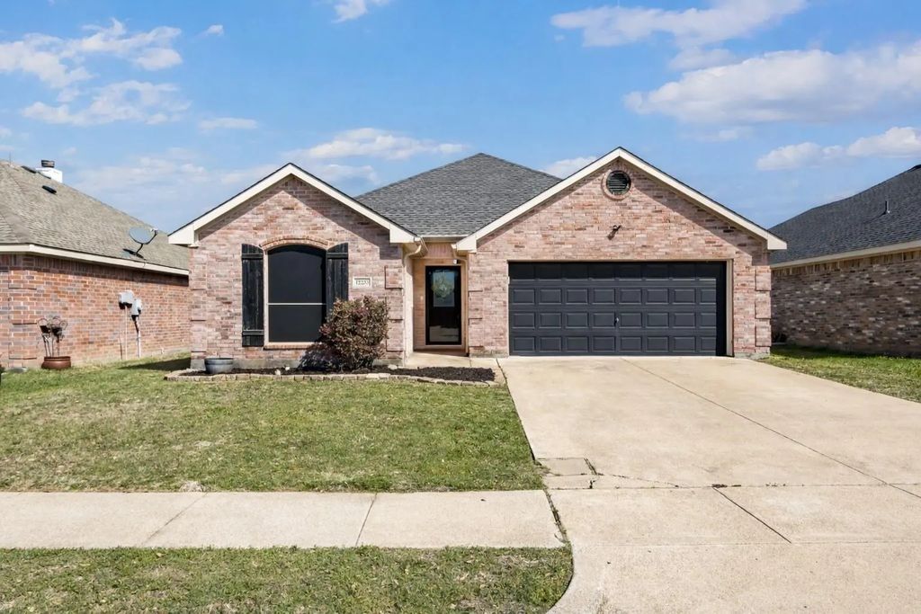 12233 Hunters Knoll Drive, Fort Worth