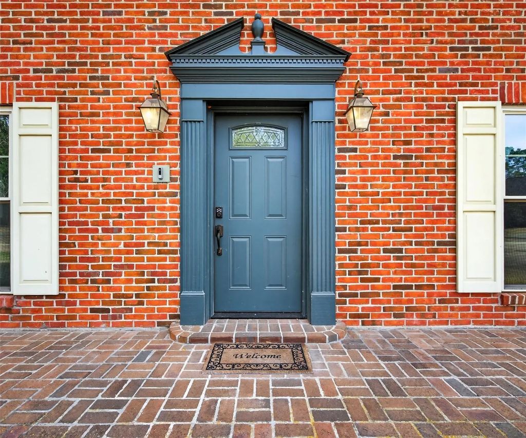 72 Spring Lake Way, Shreveport