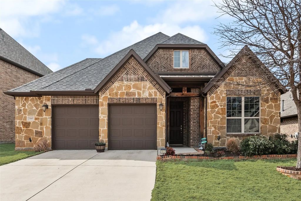 15445 Bluffdale Drive, Fort Worth