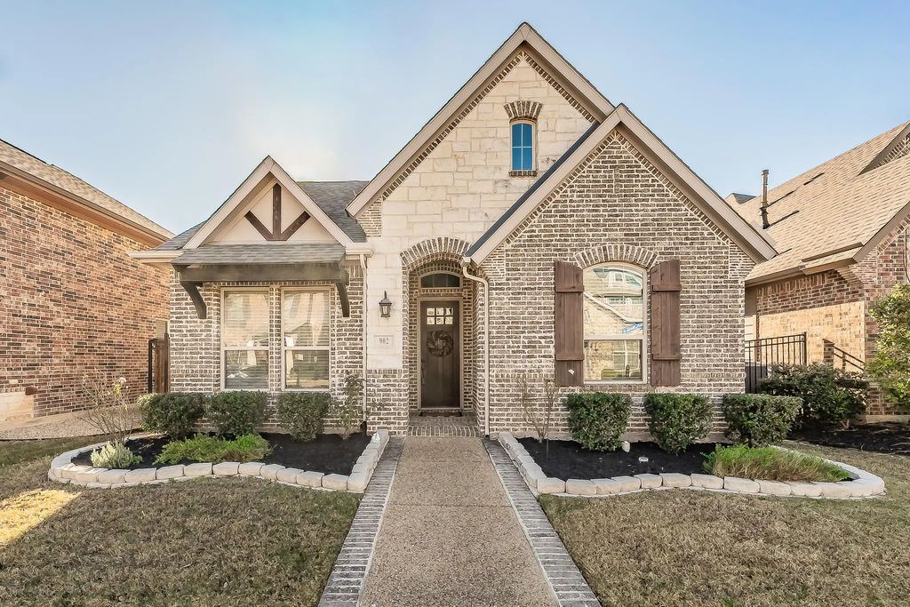 902 Enchanted Wood Drive, Arlington