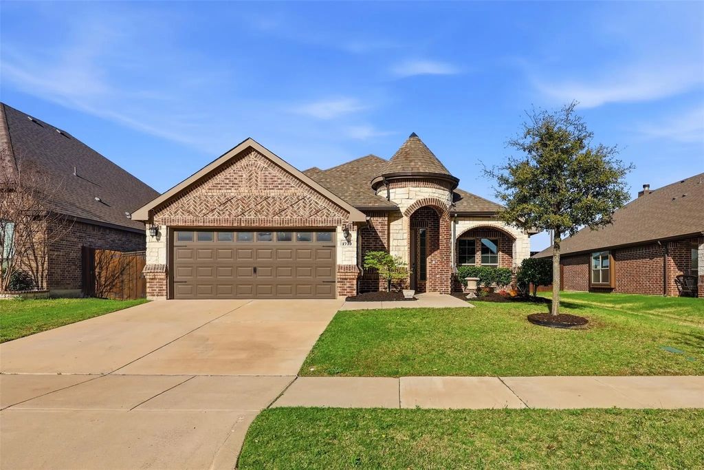 1739 Riviera Drive, Waxahachie