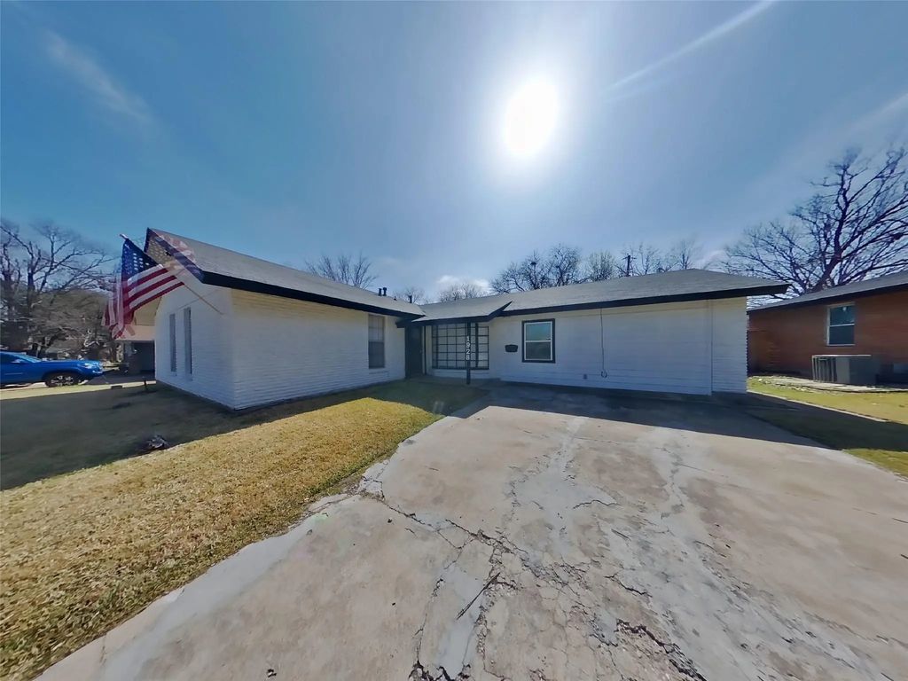 1928 Canterbury Street, Irving