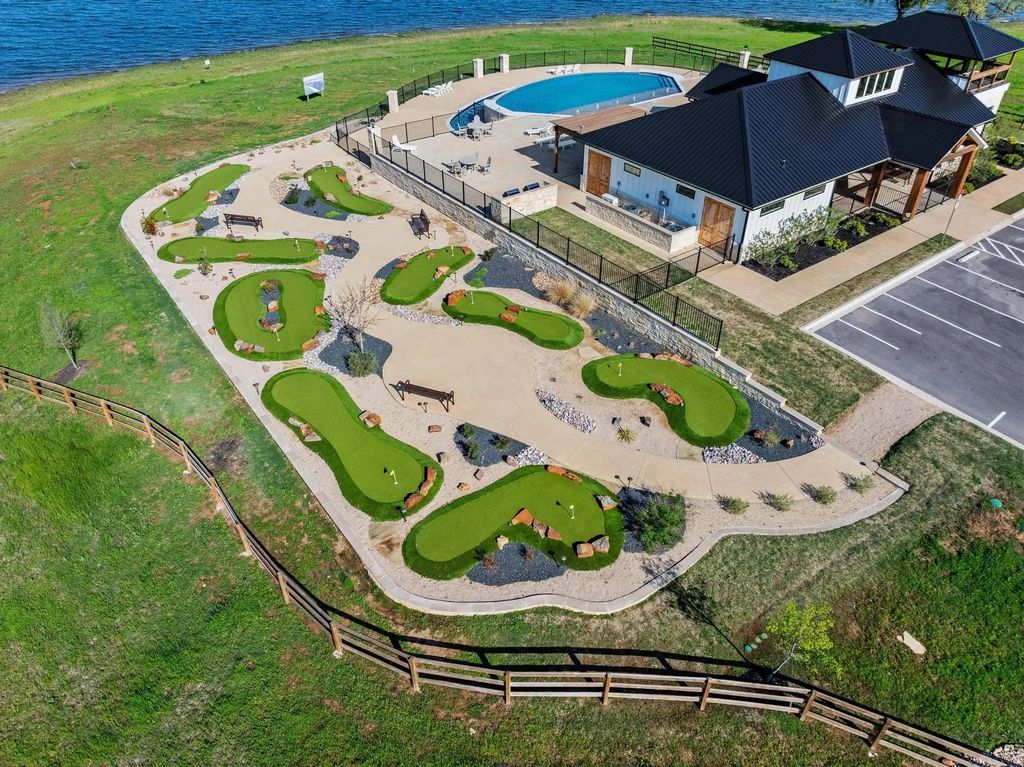 381 Lakewood Lane, Honey Grove