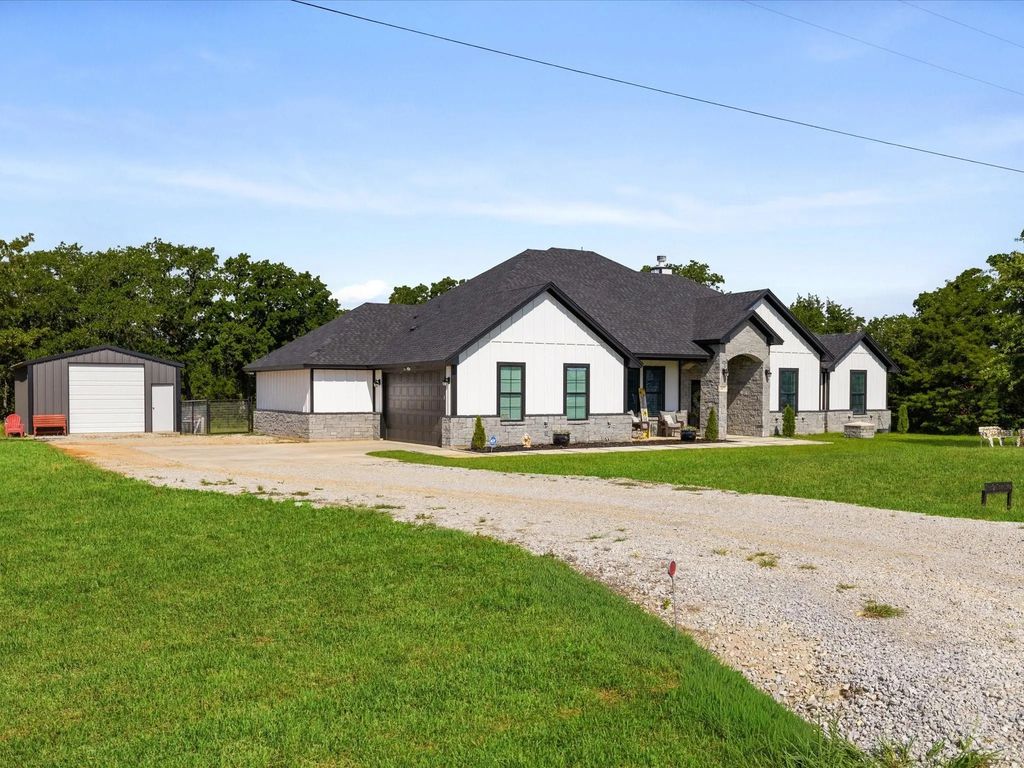 117 Coyote Cave Lane, Alvord