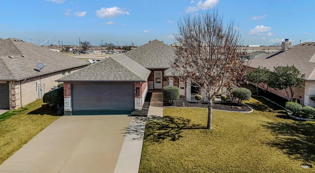 612 Preston Drive, Royse City