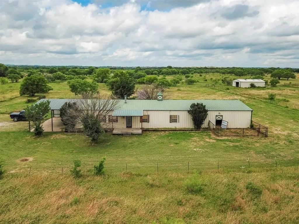 13630 N County Line Road, Ponder