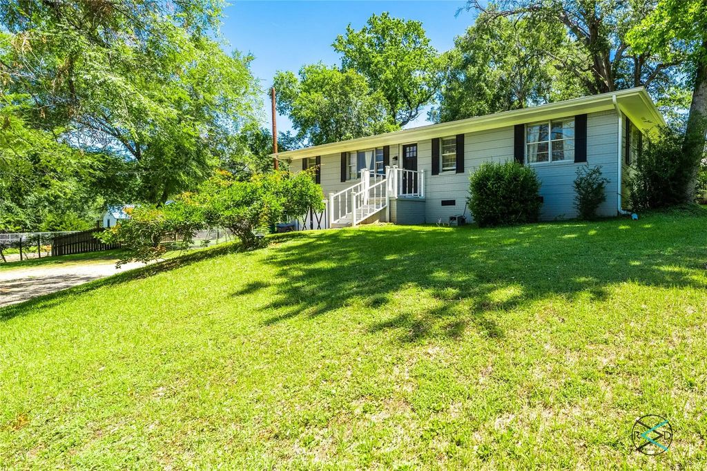 1506 Bassett Road, Palestine