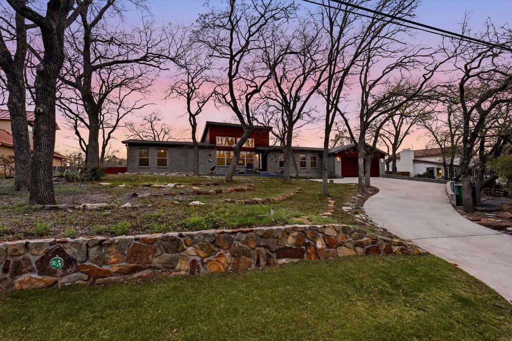 107 Highland Lake Drive, Highland Village