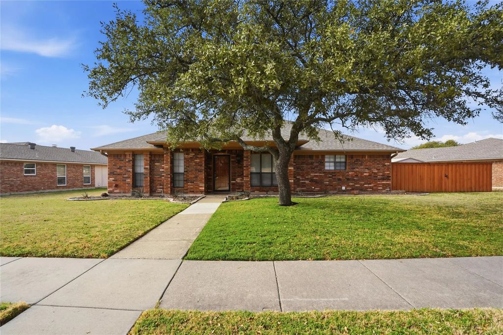 1004 Ledgemont Drive, Plano