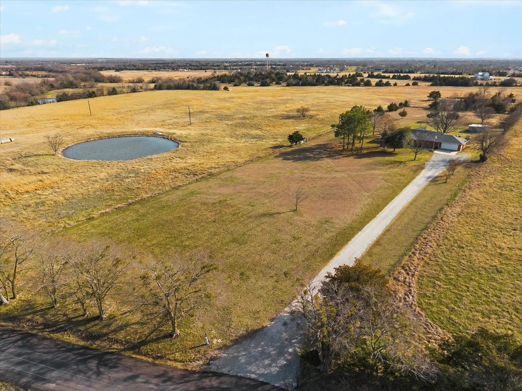 4491 County Road 4511, Commerce