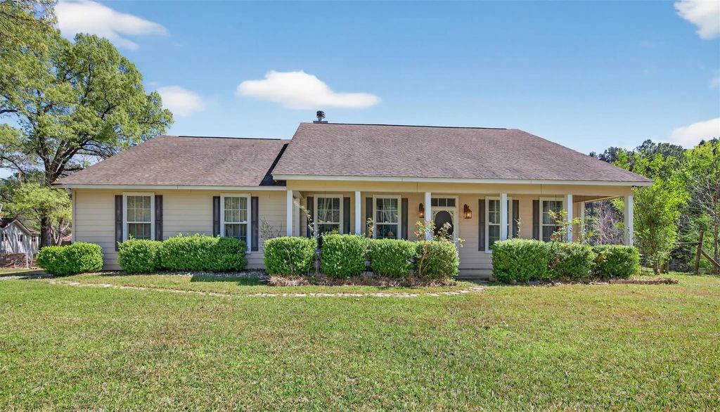544 Red Strong Road, Frierson