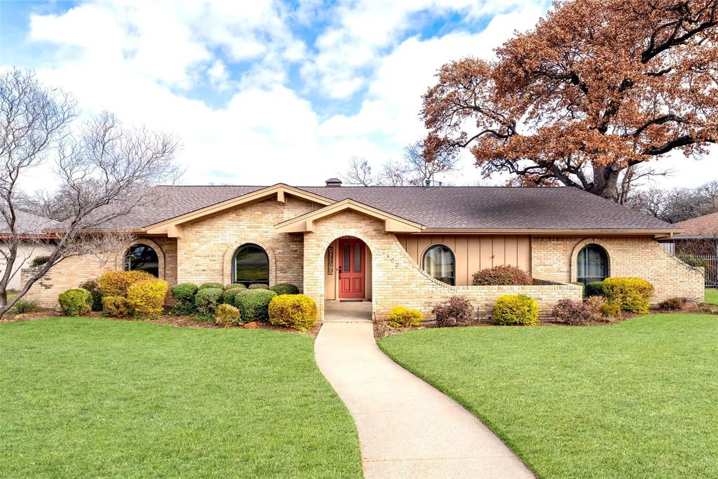2405 Perryland Drive, Arlington