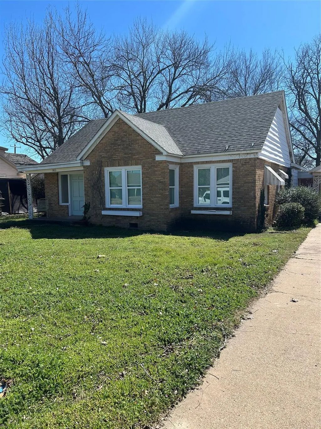 903 W Main Street, Olney