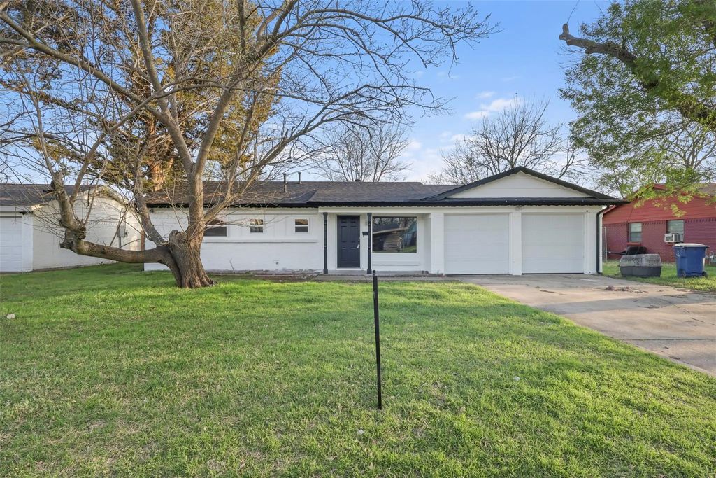 909 Linville Lane, Everman