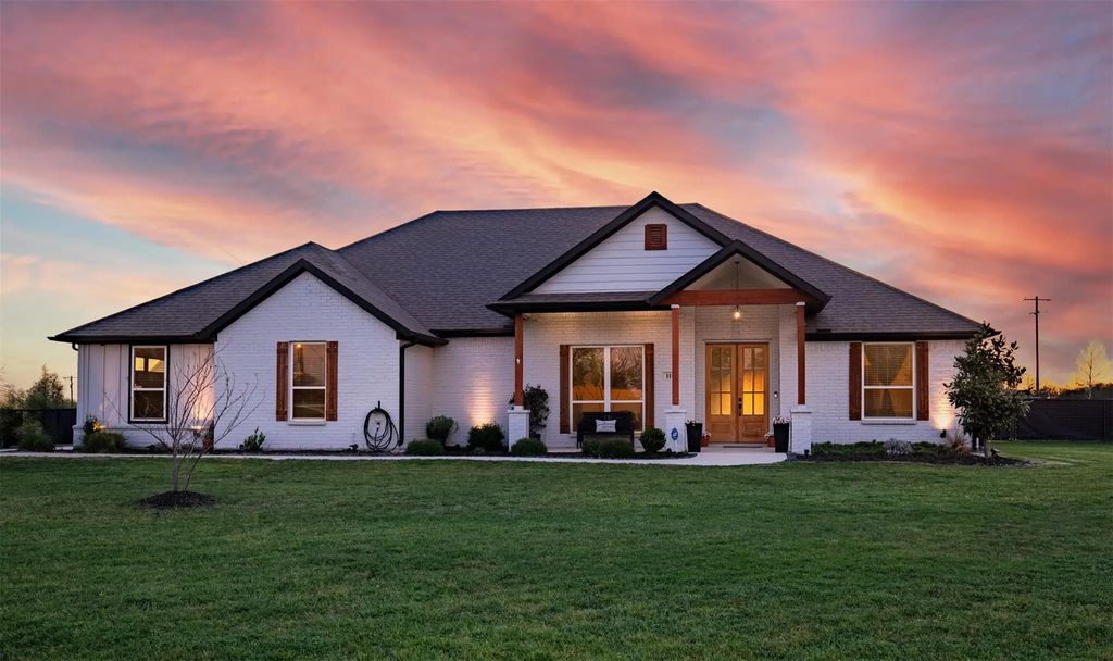 111 Bluegrass Trail, Springtown