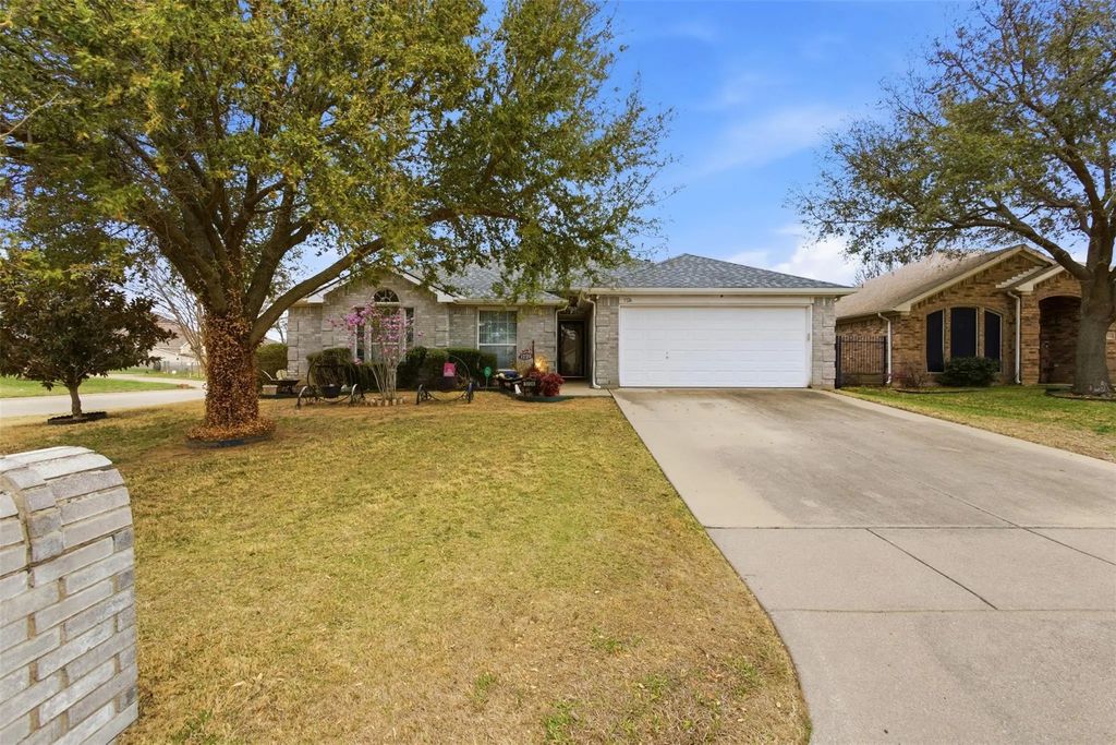 1724 Hope Town Drive, Mansfield