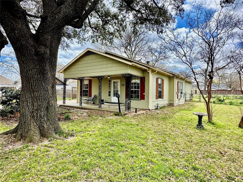 103 W Damon Street, Terrell