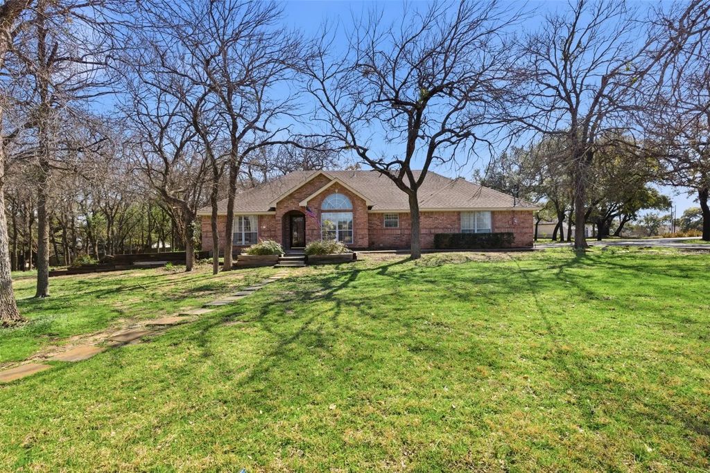 1201 E Apache Trail, Granbury