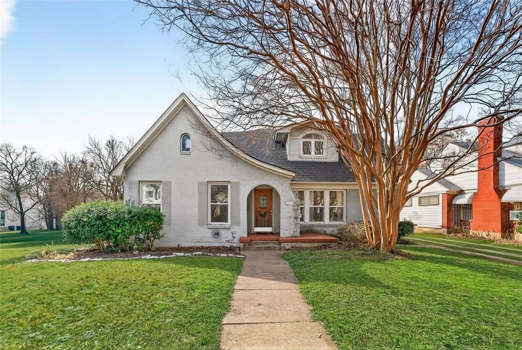 6844 Clayton Avenue, Dallas
