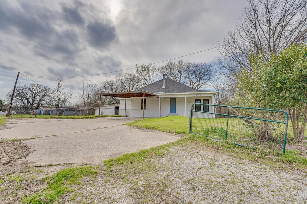 382 County Road 3102, Greenville