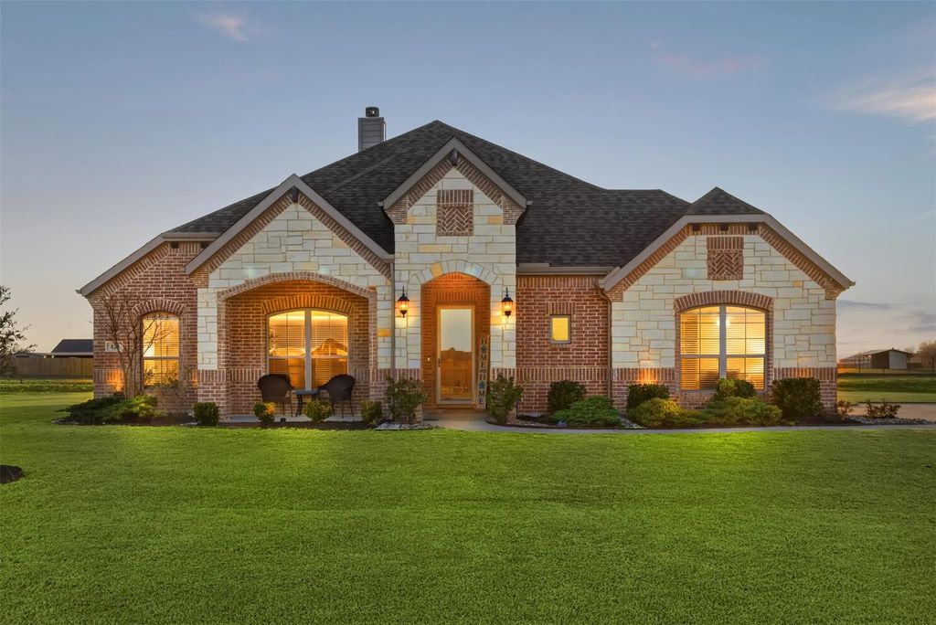 421 Evening Fire Drive, Waxahachie