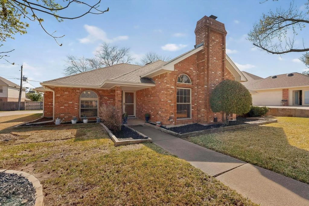 1110 Shady Oak Trail, Mansfield