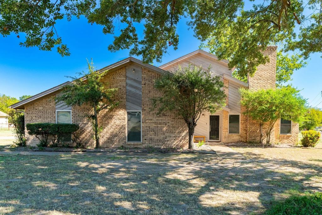 4137 Fm 1568, Campbell