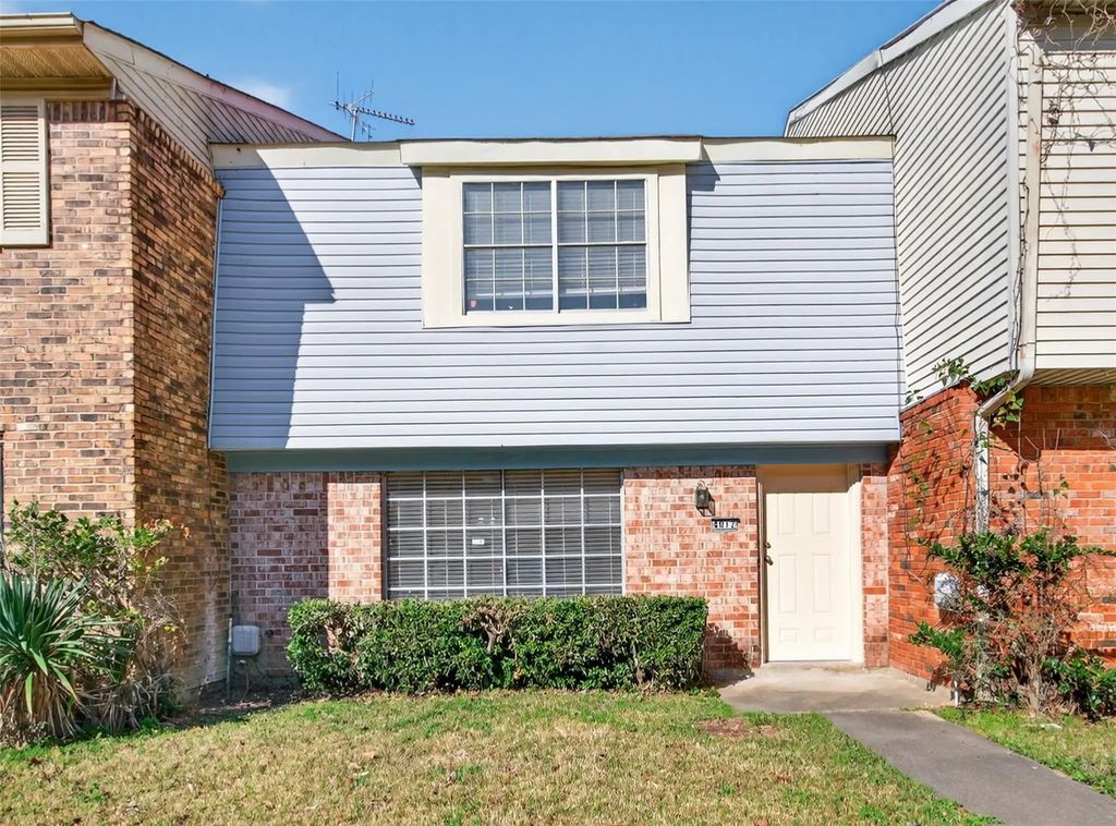 8012 Pines Road, Shreveport