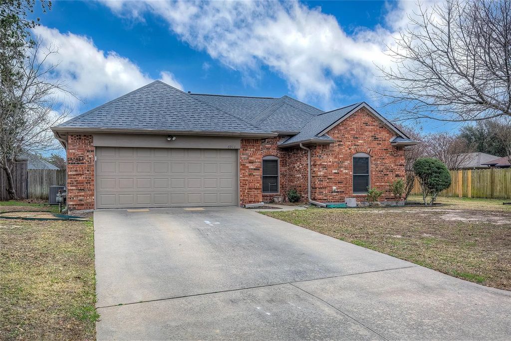 6911 Gold Street, Greenville