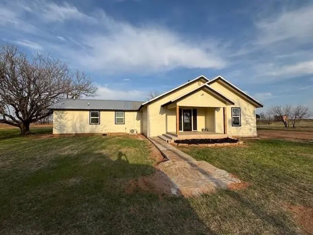 213 County Road 102, Roby