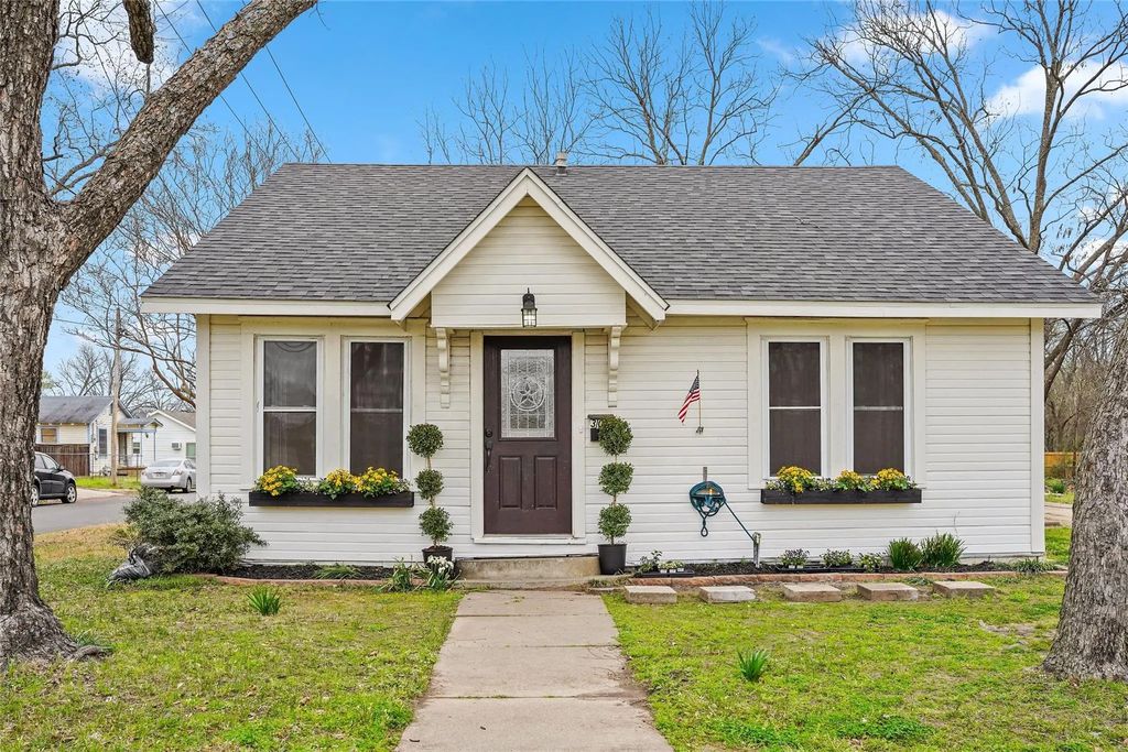 304 Texas Street, Sulphur Springs
