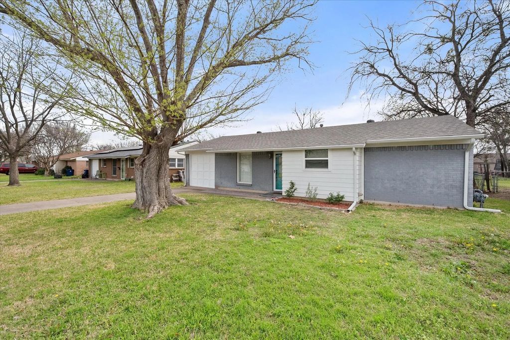 729 Sw Sunnybrook Drive, Burleson