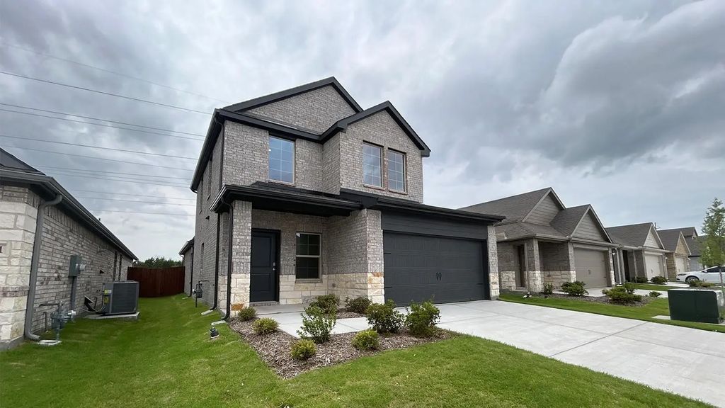 525 Epiphany Lane, Lavon