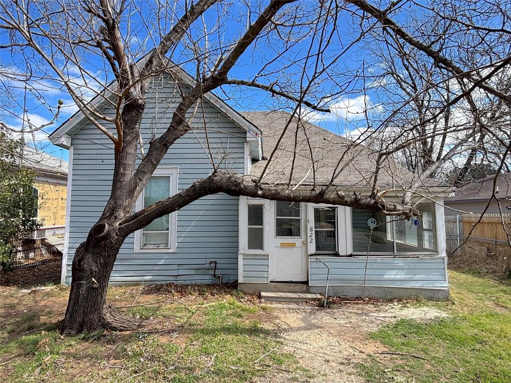 822 N Robinson Street, Cleburne
