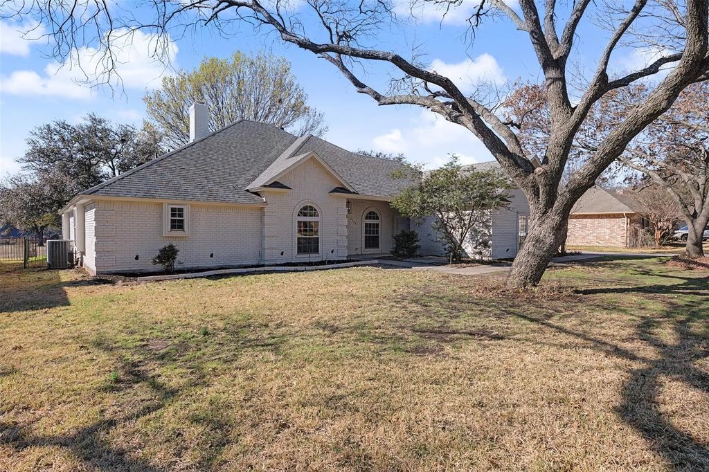 3655 Snow Creek Drive, Fort Worth