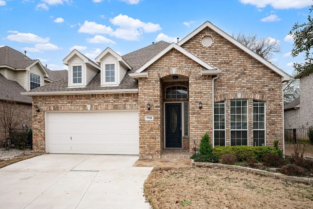 7712 Lakecrest Circle, Irving