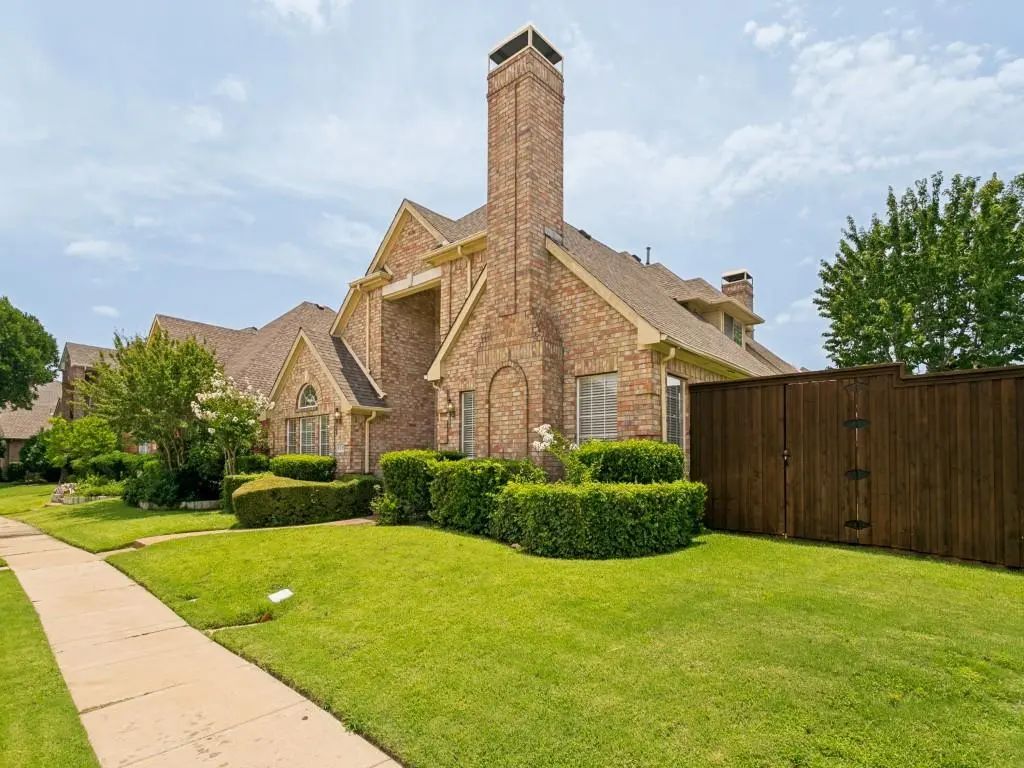 434 Waterside Drive, Irving