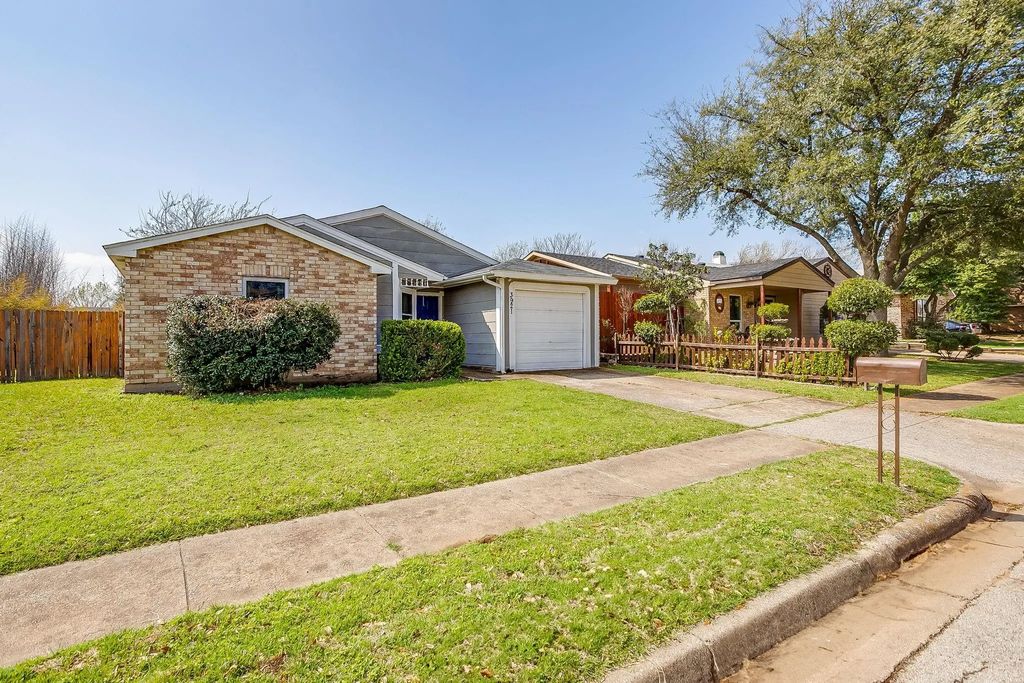 3921 Seven Gables Street, Fort Worth