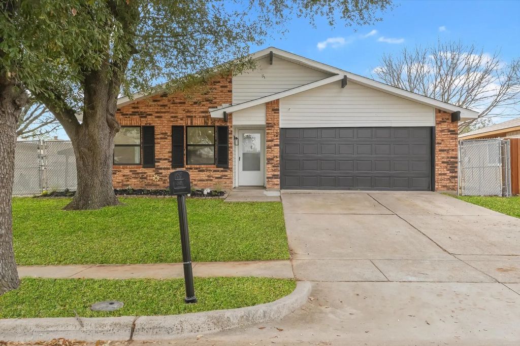 617 Parkvale Lane, Grand Prairie