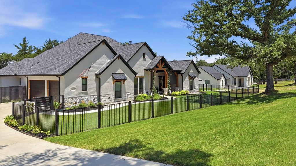 1004 Meadow Wood Terrace, Azle