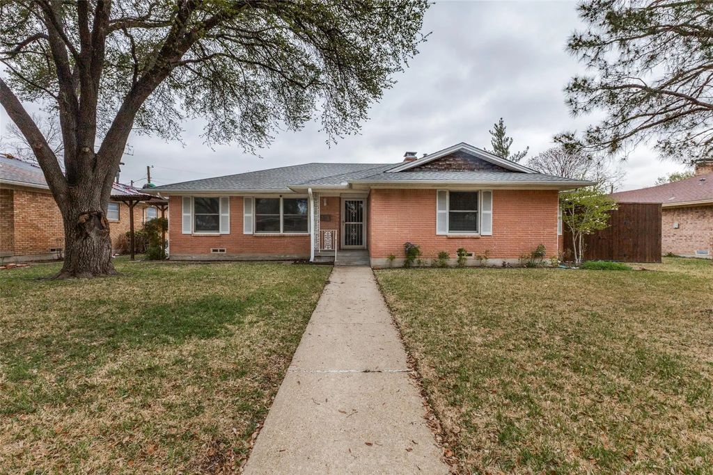 2223 Babalos Lane, Dallas