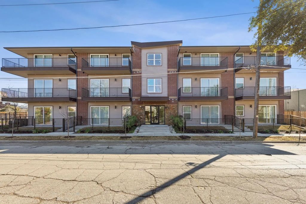 2990 Reagan Street, Dallas